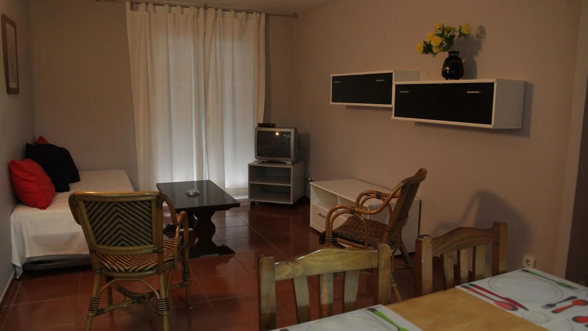 Apartments Mar De Tossa 또사데마르 0*,  스페인