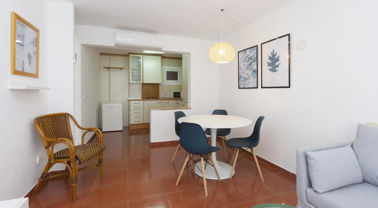 Apartments Mar De Tossa 또사데마르 0*,  스페인